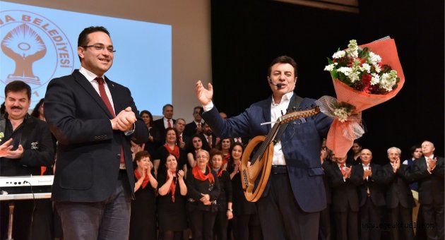 Bornova’da aşk ve sevgi şarkıları söylendi