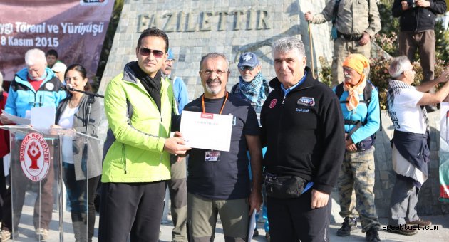 Bornova’da Ata’ya saygı yürüyüşü
