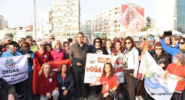 Bornova’da Ata’ya saygı yürüyüşü