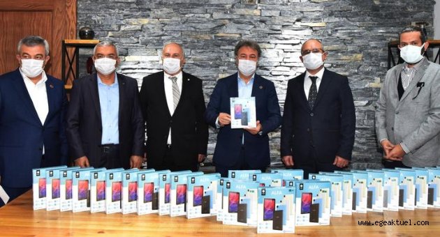 Bornova’da hedef 5 bin tablet