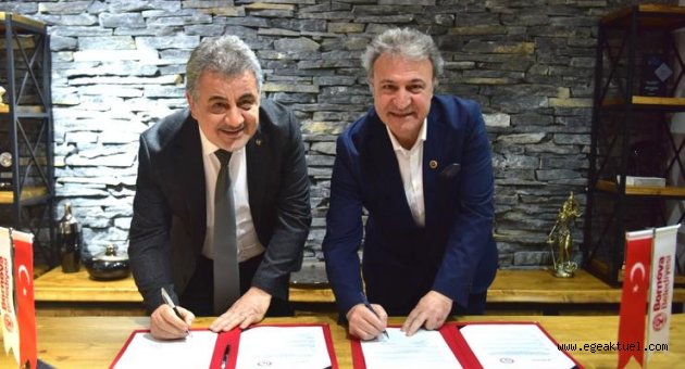 Bornova’da hem iş arayan gençlere, hem eczanelere destek