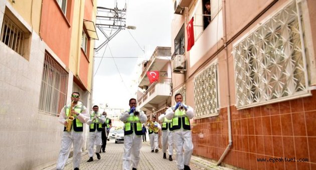 Bornova’da Koronavirüse karşı müzikle rehabilitasyon
