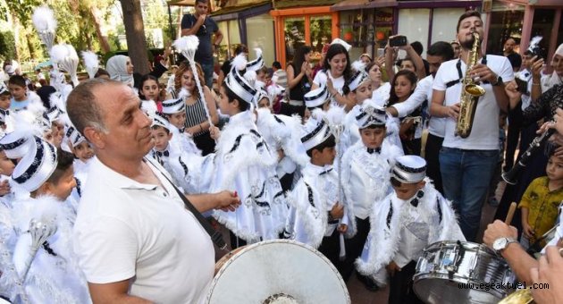 Bornova’da mutluluklar hep birlikte yaşanıyor