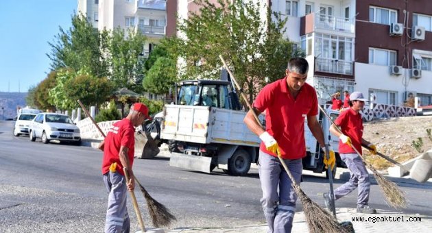 Bornova’da Toptan Temizlik Ekibi iş başında