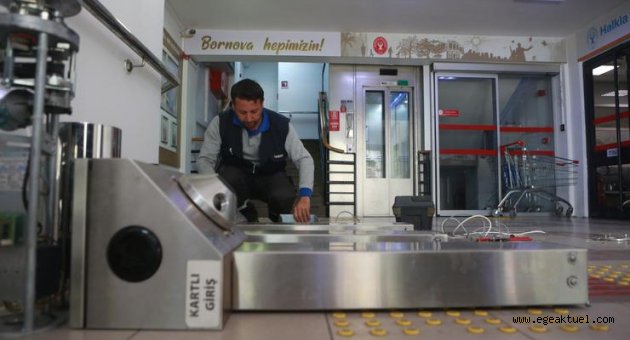Bornova’da turnikeler de kaldırıldı