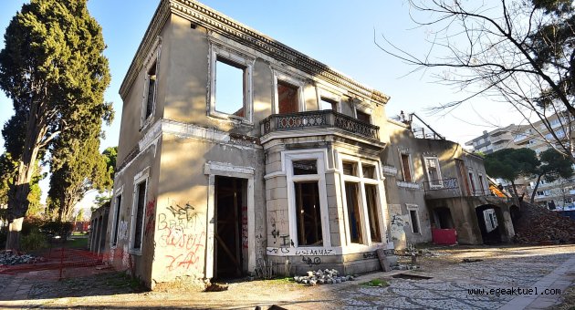 Bornova’daki tarihi Paterson Köşkü, İzmir Büyükşehir Belediyesi tarafından restore ediliyor.