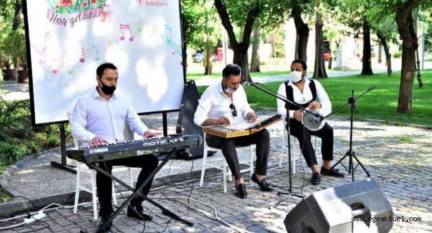Bornova’nın çınarlarına moral konseri