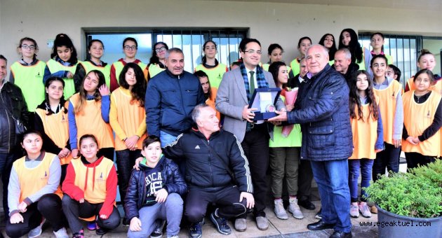 Bornova’nın ilk kadın futbol takımı kuruldu