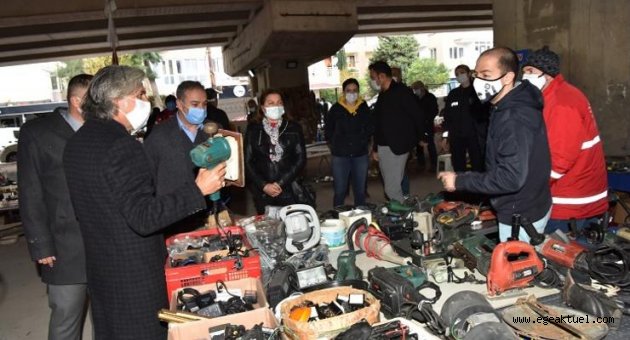 Bornova pazarlarında denetimler devam ediyor