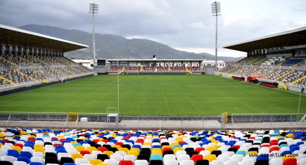 Bornova Stadı ikinci yarıya hazır