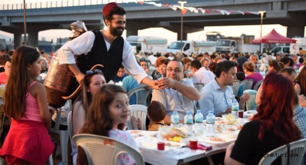 Bornova Stadı’nda büyük iftar buluşması
