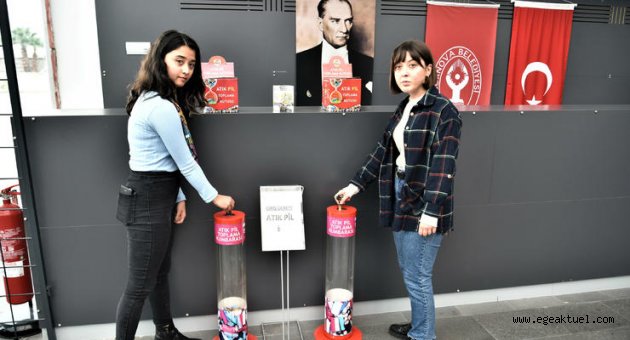 Bornova'da atık pil getiren tarih yolculuğuna çıkıyor