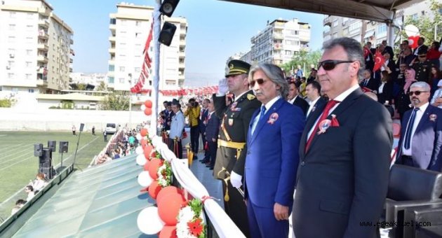 Bornova'da coşkulu Cumhuriyet kutlaması