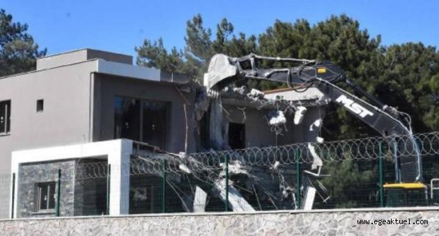 Bornova'da kaçak yapıların yıkımı başladı