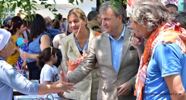 Bornova'da Kiraz Festivali Coşkusu