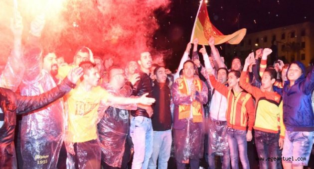 Bornova'da yağmur altında Göz-Göz coşkusu