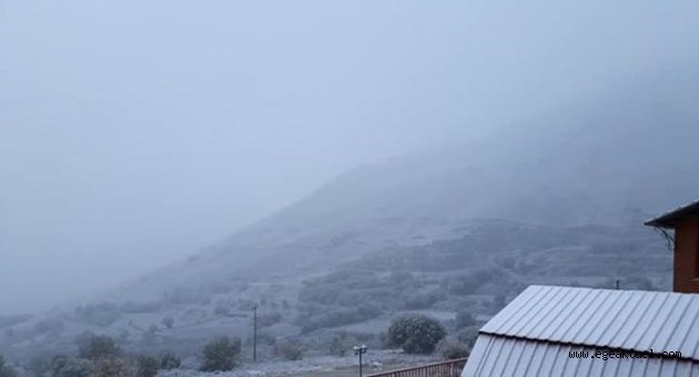 Bozdağ, yağan karla birlikte beyaza büründü 
