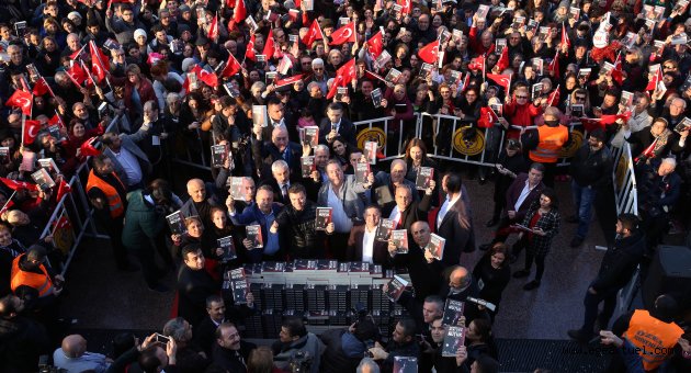  Buca Belediyesi 50 Bin Nutuk dağıttı