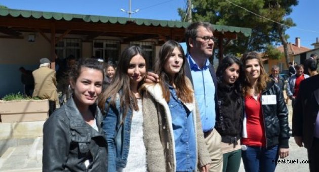 Buca’da 34 bin öğrenci çevre temizliği yaptı*