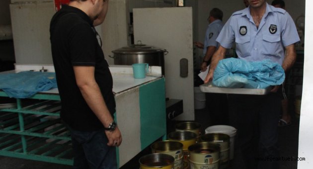 Buca’da Bayram öncesi tatlı imalathanelerine baskın