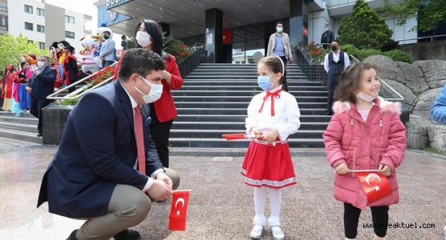 Buca’da gün boyu 23 Nisan’a yakışır kutlama