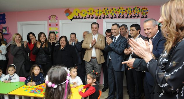 Buca’da kadınlara anlamlı hediye