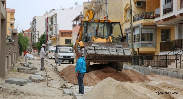 Buca’da sokaklar yenileniyor