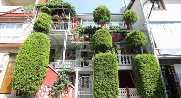 Buca’nın balkonları yarışıyor    