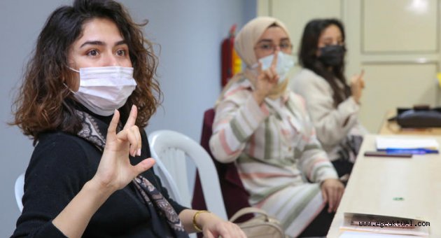 Buca’nın iletişim engelini kaldıran kursu