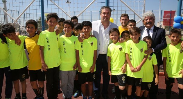 Buca’nın Murathan Mahallesi çiçek açtı