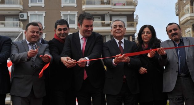 Buca’ya Nazım Hikmet heykeli