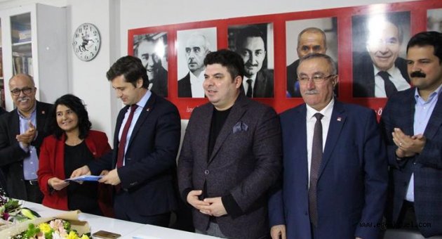 Buca'da Deniz Yücel'e imza desteği