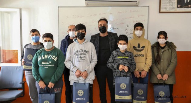 Bucalı öğrencilere AHBAP Derneği’yle eğitim desteği