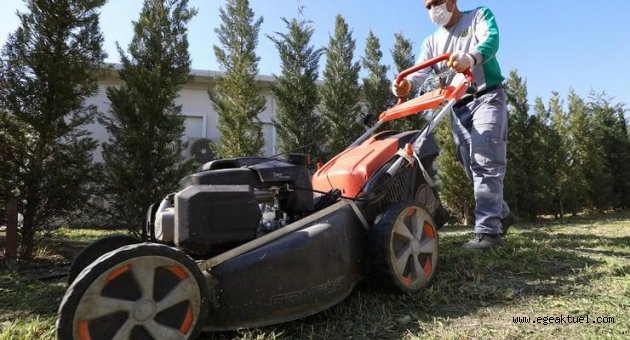 Buca'nın parklarında bahar temizliği