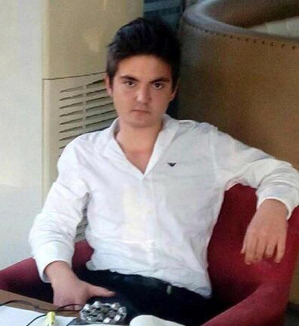 Bunalımdaki Genç Kendini Astı