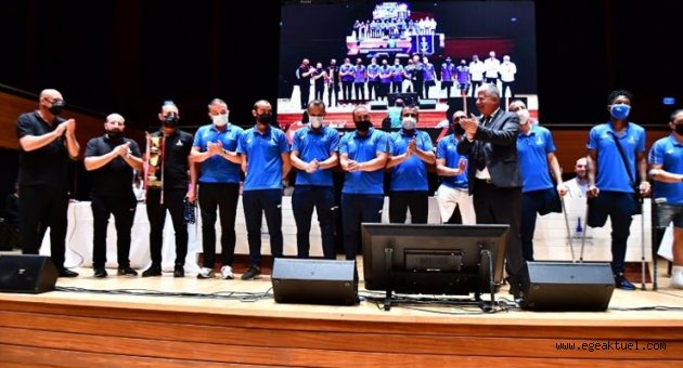Büyükşehir Belediye Meclisi'nde çifte kupa gururu