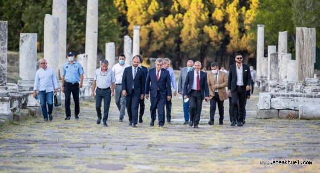 Büyükşehir’den Bergama’da Zeus Sunağı toplantısı