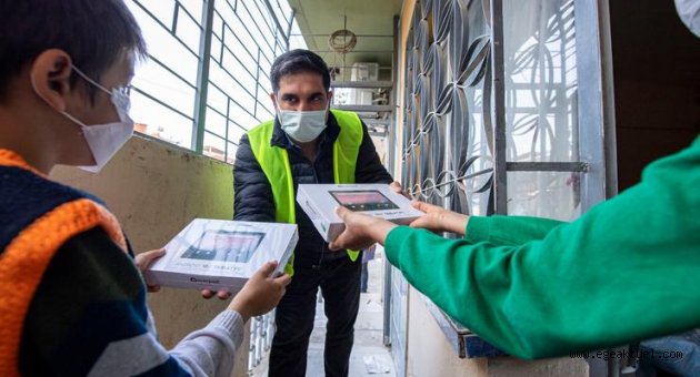 Büyükşehir’den depremzede çocuklara tablet desteği