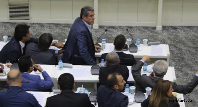 Büyükşehir meclisi karıştı ''Otur lan yerine''