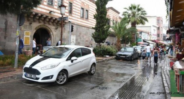 Büyükşehir'den tarihi çarşıya bariyer neşteri