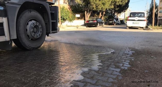  Cadde ve sokaklar sulanıyor