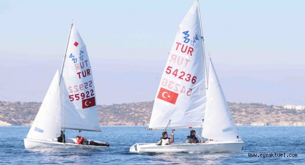 Çeşme’de yelkencilerin kupa heyecanı sürüyor