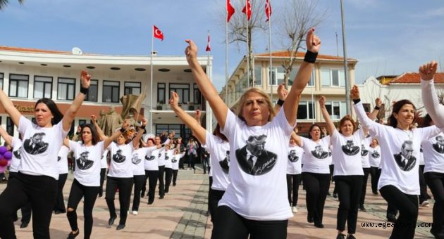 Çeşme’nin kadın efeleri sahnede!