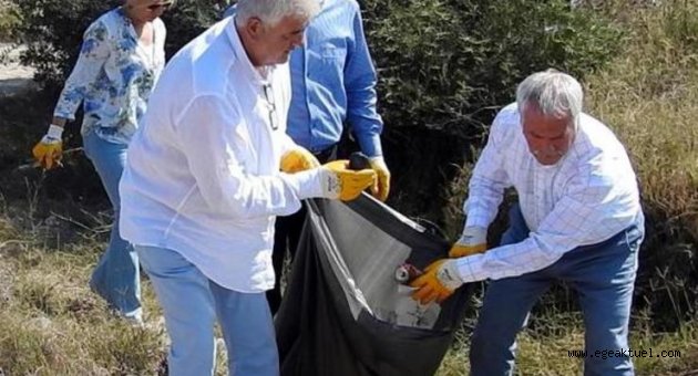 Çeşme plajlarında farkındalık temizliği