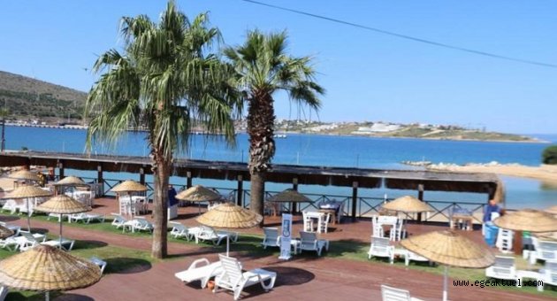 Çeşme Tekke Plajı ve Restoranı ziyaretçilerini bekliyor 