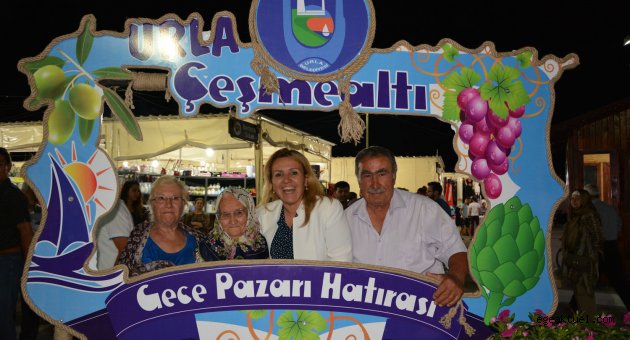Çeşmealtı gece pazarı sezonu açtı