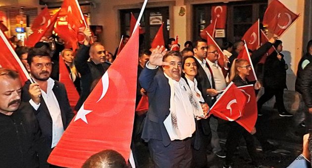 Çeşme'de Cumhuriyet coşkusu doruğa ulaştı