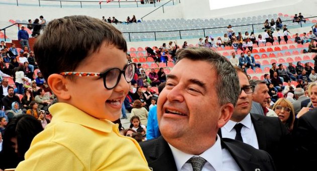 Çeşme'de karnaval gibi çocuk şenliği