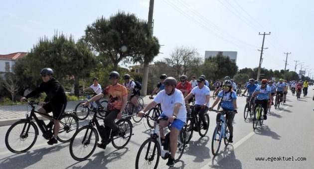Çeşme'de pedallar Sakız Ağaçları için döndü 