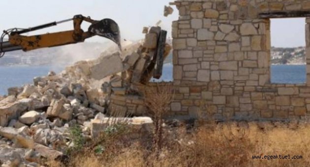 Çeşme'de sit alanına inşa edilen taş bina yıkıldı